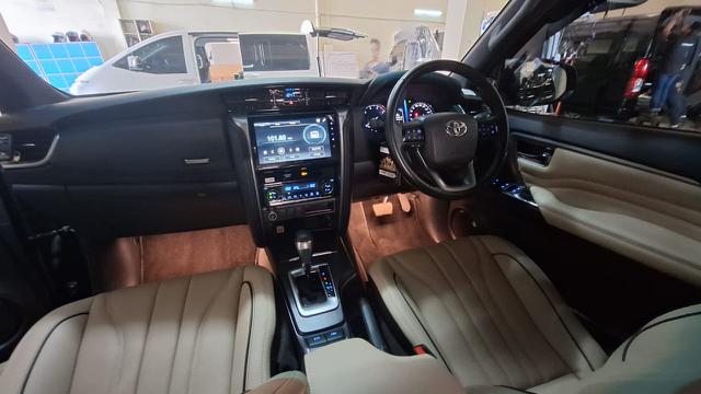 Modifikasi Interior Mewah Toyota Fortuner Versi Lombardi, Harga Rp 88 Juta (Arief A/Liputan6.com)