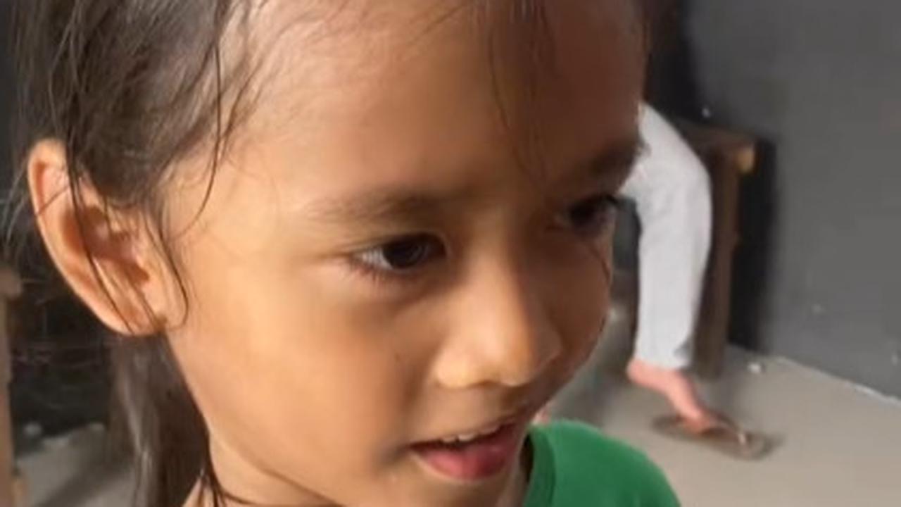 Momen Wanita Antarkan Pangkas Ponakannya yang Gondrong, Perubahannya Bikin Pangling
