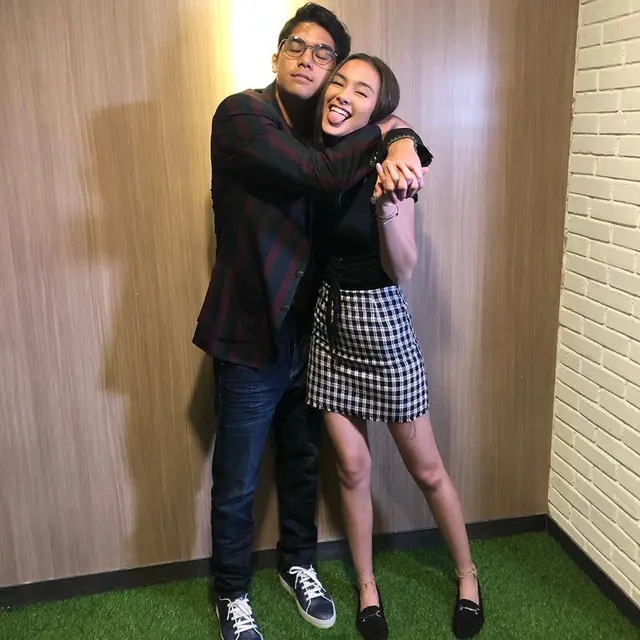 Momen Manis Al Ghazali dan Caitlin Helderman (sumber: instagram/caitlinhalderman/alghazali7)