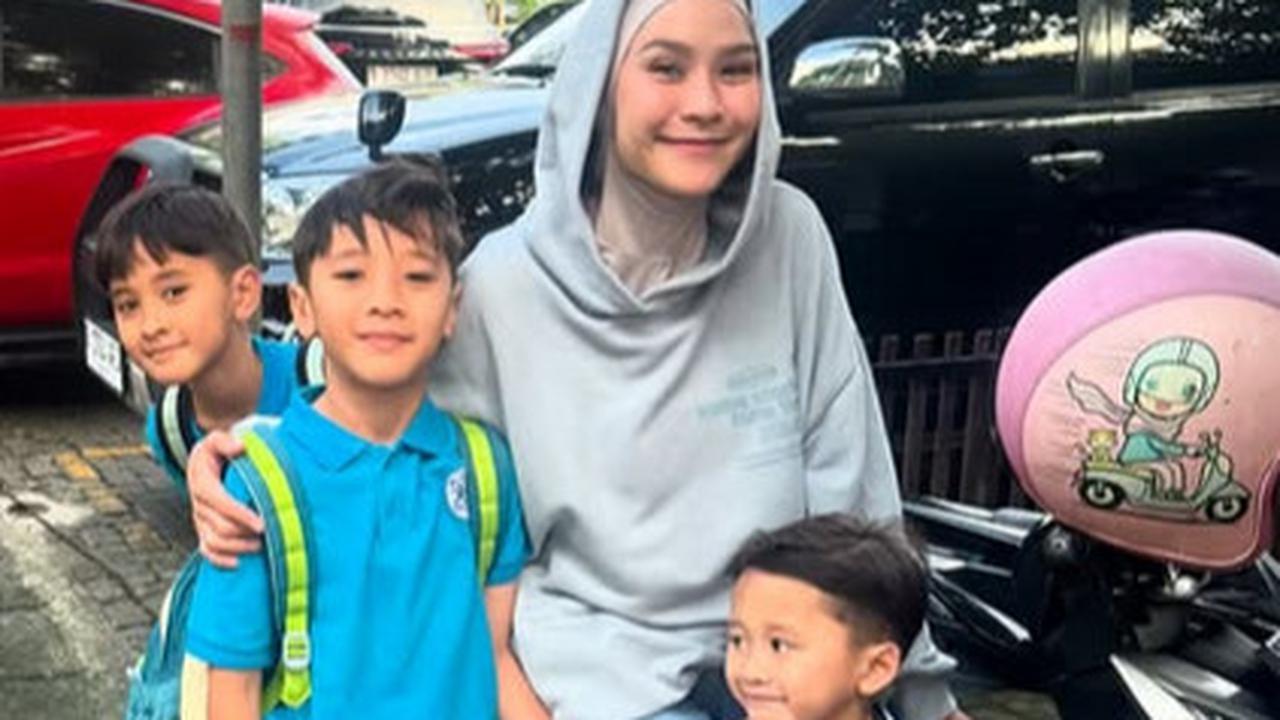 Sibuknya Zaskia Adya Mecca Urus 5 Anak di Hari Pertama Sekolah, Siapkan Sarapan Hingga Konvoi 4 Motor