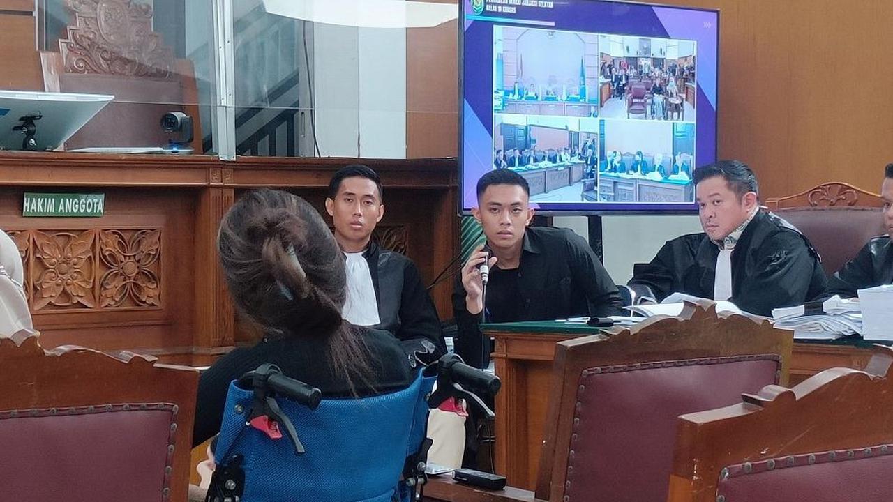 Mario Dandy juga dikenakan agar membayar uang restitusi kepada David Ozora Rp25 miliar.<br>