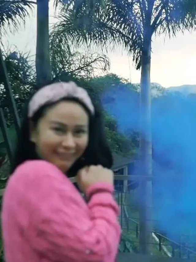 Diliputi Suasana Haru, Ini 7 Momen Gender Reveal Kehamilan Denise Chariesta