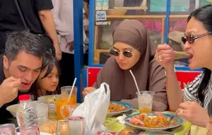 Potret Donna Harun Seru Kulineran Bareng Ricky Harun di Bandung