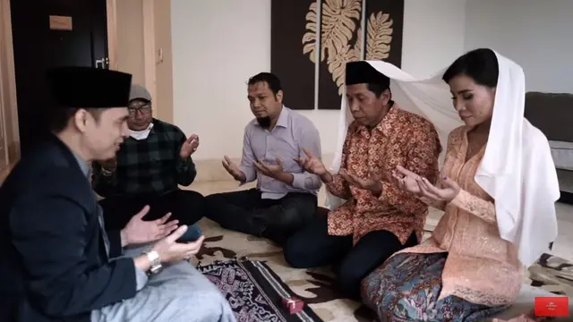 7 Potret Akad Nikah Kiwil dan Eva Belisima, Penuh Kebahagiaan