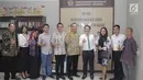 Biro Komunikasi dan layanan Informasi Kementerian Keuangan Nufransa Wira Sakti foto bersama dengan jajaran SCM/Emtek Group usai beraudensi di Gedung Djuanda 1, Jakarta, Selasa (1/10/2019). Pertemuan tersebut membahas kerja sama di bidang sektor media. (Liputan6.com/Faizal Fanani)