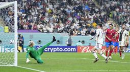 Kai Havertz menjadi pembeda di laga tersebut. Pemain Chelsea itu tampil apik sepanjang pertandingan dan sukses mencetak dua dari empat gol kemenangan Timnas Jerman. (AP/Darko Bandic)