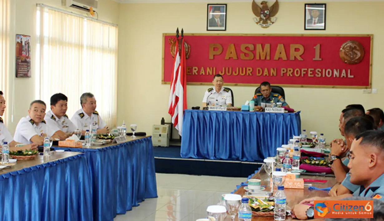 Citizen6, Sidoarjo: Dalam lawatannya ke Pasmar-1, delegasi RSN dipimpin SOEP RSN Col Giam Hoock Koon (Comander First Flotila, FLEET), di dampingi SLTTC Tan Bian (Atal RSN), LTC Douglas Goh, dan para delegasi RSN lainnya. (Pengirim: Budi Abdillah).