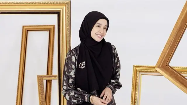 6 Gaya Laudya Cynthia Bella yang Selalu Pancarkan Pesona Anggun dalam Balutan Hijab Syar’i