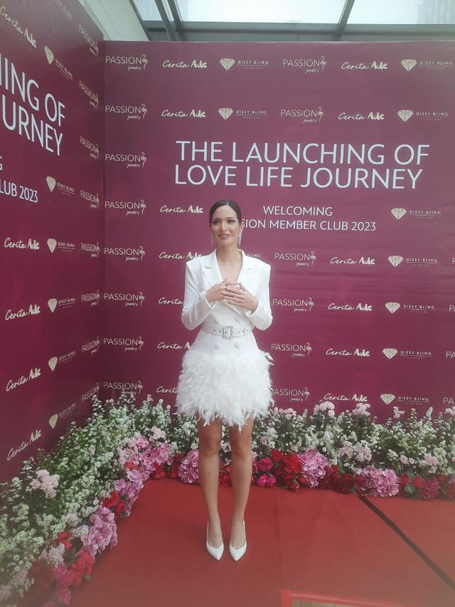 Nia Ramadhani dalam peluncuran koleksi perhiasan Passion X Cerita Ade di Jakarta, Selasa, 7 Februari 2023.