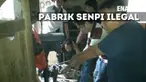 Polres Lampung Tengah menggerebek pabrik senjata Ilegal di kawasan Gunung Sugih, Lampung Tengah. Pabrik Senpi Ilegal ini sudah beroperasi selama 3 tahun dan disamarkan sebagai bengkel las