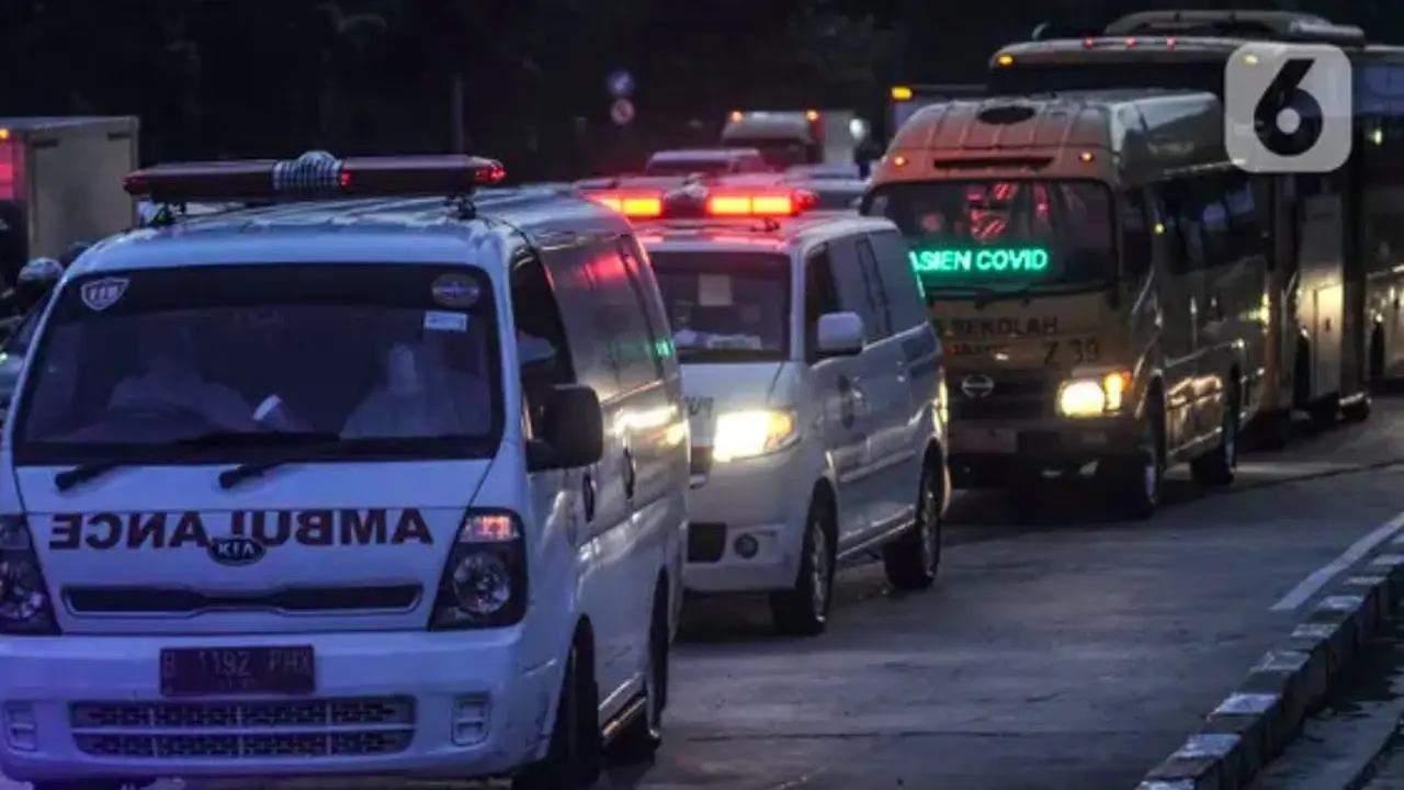 Antrean ambulans di RSD Wisma Atlet (Merdeka.com)