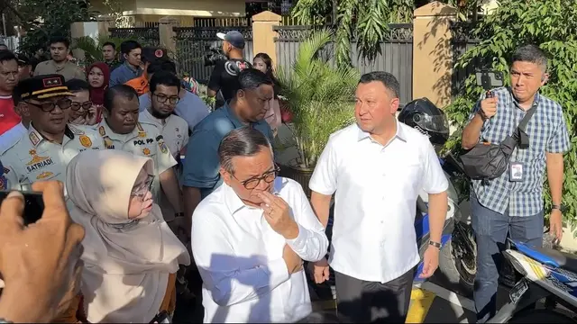 Gubernur Jakarta Pramono Anung menyambangi langsung SMA Negeri 72 Kelapa Gading Barat, Jakarta Utara, yang menjadi lokasi ledakan.