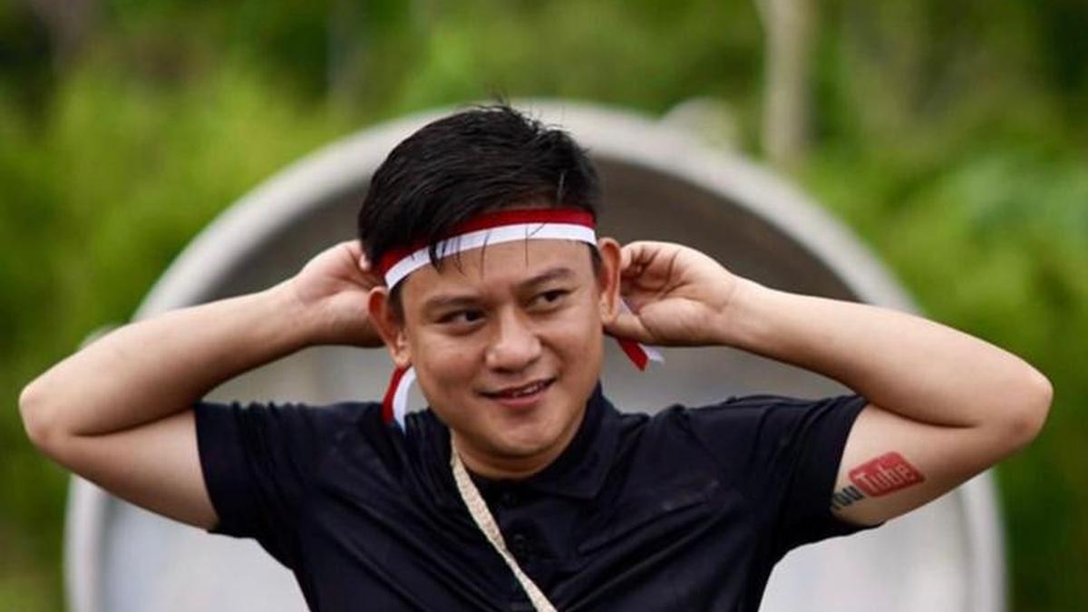 Detik-detik Bobon Santoso Ucap Syahadat Dibimbing Ustaz Derry, Diwarnai Momen Haru