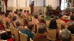 Presiden Joko Widodo menyampaikan sambutan saat membuka Rapat Kerja (Raker) Kepala Perwakilan RI dengan Kementerian Luar Negeri (Kemenlu) di Istana Negara‎, Kamis (9/1/2020). Pembukaan Raker ditandai dengan pemukulan gong oleh Jokowi didampingi Menlu Retno Marsudi. (Liputan6.com/Angga Yuniar)