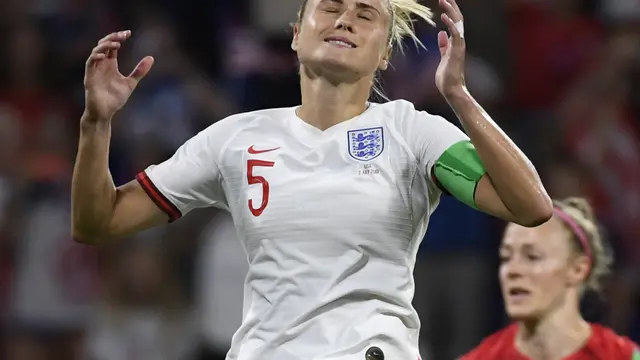 Kapten Timnas Wanita Inggris, Steph Houghton