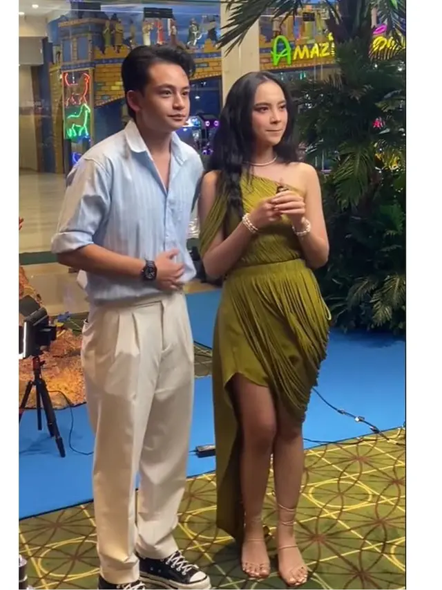 6 Potret Lyodra Ginting di Premiere Film Moana 2, Ditemani Randy Martin