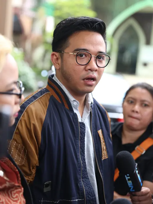 Roby Geisha dan Cinta Ratu Nansya