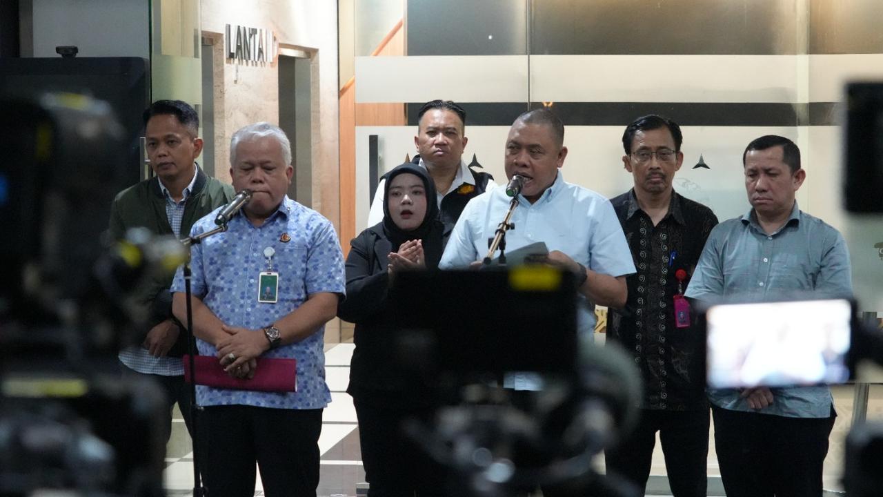 Tangan Diborgol Ekspresi Memelas, Penampakan Ketua PN Jaksel Usai Ditangkap Kejagung Gara-Gara Kasus Suap Rp60 M