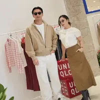 Nikita Willy bersama Indra Priawan baru saja menghadiri acara preview Spring Summer Uniqlo 2026. Keduanya pun tampil kompak dengan busana kasual earth tone. [@nikitawillyofficial94]