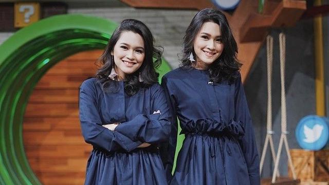 6 Potret Seleb Kembar Pakai Baju yang Sama, Semakin Sulit Dibedakan