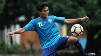 Nasir meninggalkan Arema di Samarinda. (Bola.com/Iwan Setiawan)