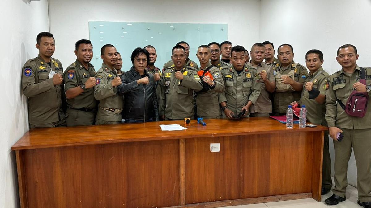 Pena 98 Dukung Para Banpol PP Bisa Diangkat Jadi PNS, Adian Napitupulu ...
