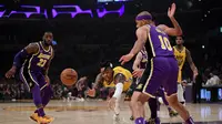 LeBron James membantu Lakers menghajar Warriors pada lanjutan NBA (AP)