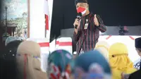 Gubernur Jawa Tengah, Ganjar saat menghadiri acara peringatan Hari Kartini th 2022 terpusat di Istana Negara secara virtual di Pendopo drh. Soepardi, Kabupaten Magelang, Kamis (21/4/2022).