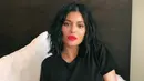 Beberapa waktu lalu Kylie Jenner bikin penggemarnya terkejut usai melepas filler bibirnya. (instagram/kyliejenner)