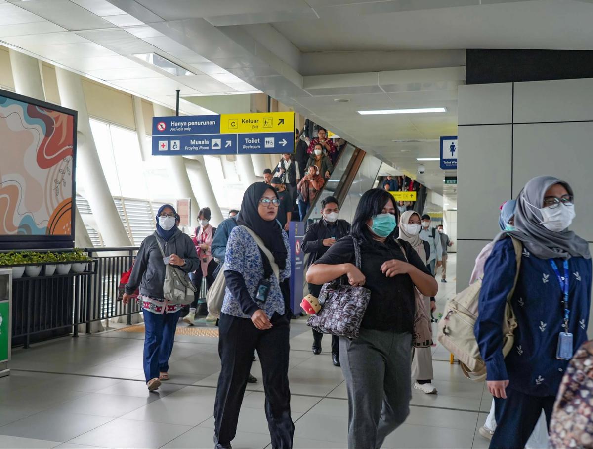 FOTO: LRT Jabodebek Tambah Frekuensi Perjalanan Pagi Mulai 15 Juni