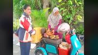 Iriana Jokowi Borong Dagangan Tukang Sayur Keliling di Rumahnya, Penampilannya Bikin Salfok. foto: TikTok @journeylistt