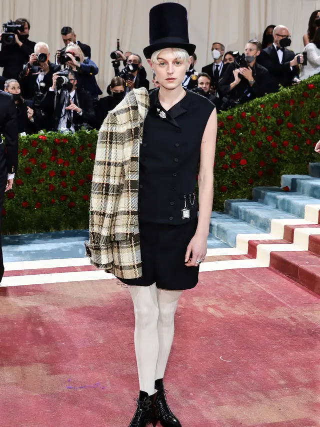 Emma Corrin di Met Gala 2022