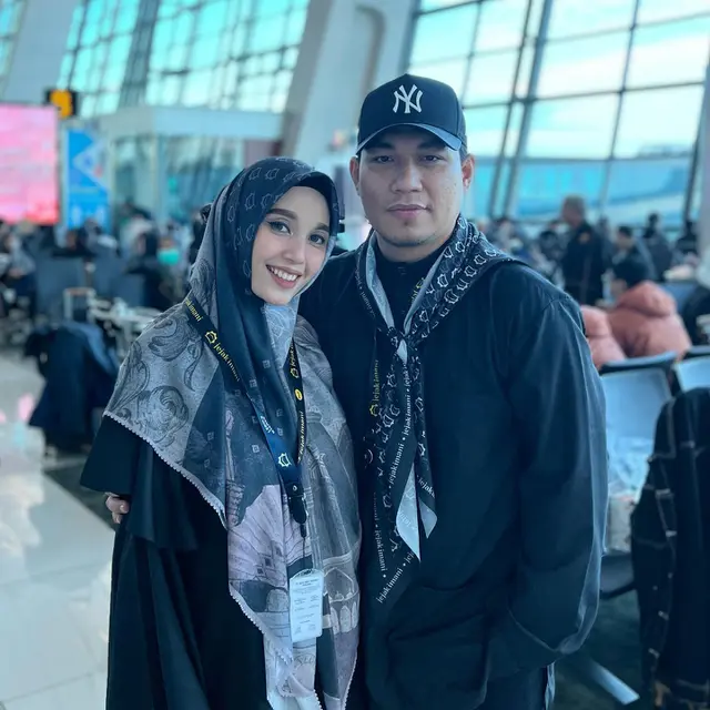 Rizal Armada dan Istri