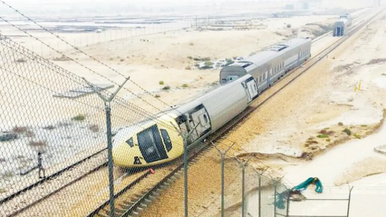 Kereta tergelincir akibat banjir di Dammam, Provinsi Timur, Arab Saudi