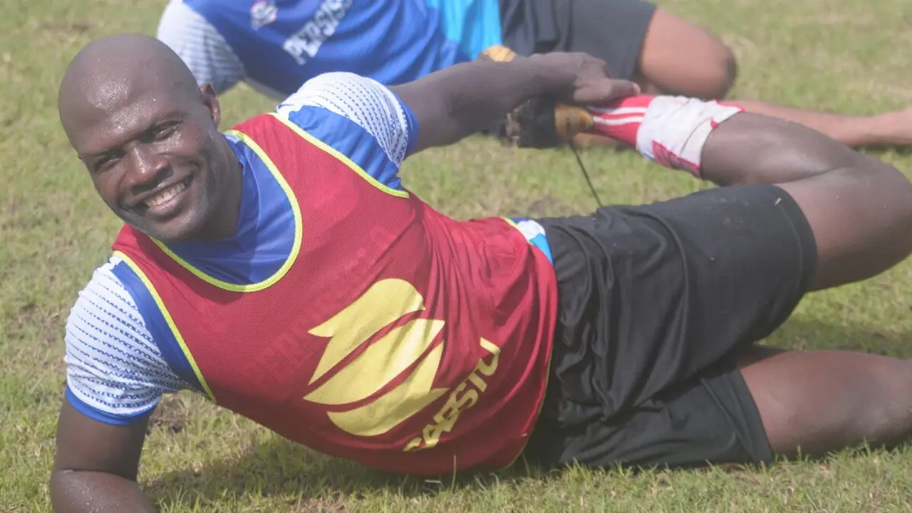 Persis Solo, Bruno Casimir