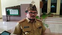Bupati Cirebon Imron Rosyadi mengaku sudah memutuskan untuk meniadakan salat id, namun keputusan tersebut bersifat imbauan. Foto (Liputan6.com / Panji Prayitno)