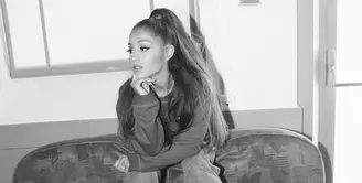 Penembakan yang terjad di Las Vegas baru-baru ini membuat banyak pihak merasa sedih. Terlebih saat melihat korban yang berjatuhan akibat dari insiden mengerikan itu. Kejadian ini juga membuat beberapa pihak terguncang. (Instagram/arianagrande)
