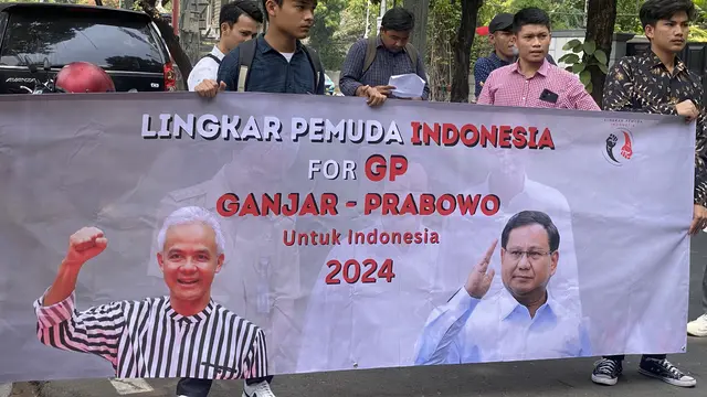 Lingkar Pemuda Indonesia (LPI) mengadakan aksi orasi dan konferensi pers untuk meminta Ketua Umum PDIP Megawati Soekarnoputri menyatukan Ganjar Pranowo dan Prabowo Subianto pada Pemilihan Presiden atau Pilpres 2024.