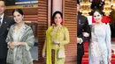 Sebagai istri menteri, Annisa Pohan tak pernah gagal untuk terlihat elegan dalam balutan kebaya. Ada beberapa model kebaya yang bikin ibu satu anak ini mampu pancarkan aura khas ibu pejabat [@annisayudhoyono]
