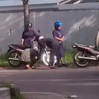 Di tengah konflik antar umat beragama, masih ada kerukunan di antaranya. Berikut buktinya. (Via: facebook.com/groups/info.cegatan.jogja)
