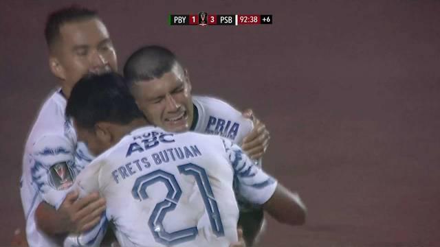 Berita video tangisan emosional Ciro Alves usai cetak gol pertamaya untuk Persib Bandung saat melawan Persebaya Surabaya, Jumat malam (17/6/22)