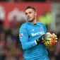 Jack Butland, kiper Inggris berusia 23 tahun ini menjadi pilihan utama Stoke City. Kemampuan Butland dianggap mulai sejajar dengan kiper utama Inggris, Joe Hart. (AFP/Paul Ellis)