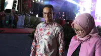 Gubernur DKI Jakarta Anies Baswedan didampingi istrinya saat menghadiri pembukaan event Jakarta Fair 2018 di JIExpo Kemayoran, Jakarta Pusat, Rabu (23/5). (Liputan6.com/Immanuel Antonius)