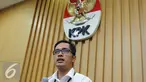 Kabiro Humas KPK, Febri Diansyah saat kofrensi pers di gedung KPK, Jakarta, Selasa (6/12). KPK menjerat Bupati Nganjuk Jawa Timur, Taufiqurahman sebagai tersangka kasus dugaan korupsi. (Liputan6.com/Helmi Affandi)