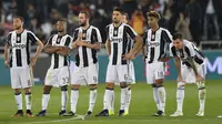 Ekspresi kecewa para pemain Juventus usai takluk dari AC Milan pada final Piala Super Italia 2016, di Doha, Qatar, Jumat (23/12/2016).  (EPA/Noushad Thekkayil)