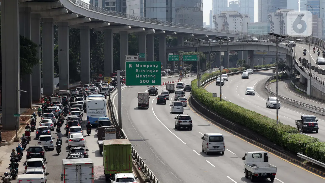 FOTO: Minggu Kedua PPKM Level 4, Mobilitas Warga Jakarta Naik 26 Persen