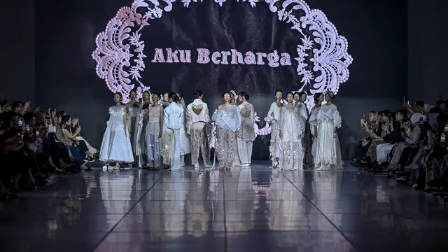 Inspirasi Gaun Pengantin Romantis nan Eksploratif dari Rama Dauhan dan Didi Budiardjo di Jakarta Fashion Week 2026