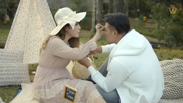 7 Momen Mesra Via Vallen Duet Bareng Kekasih Ini Curi Perhatian