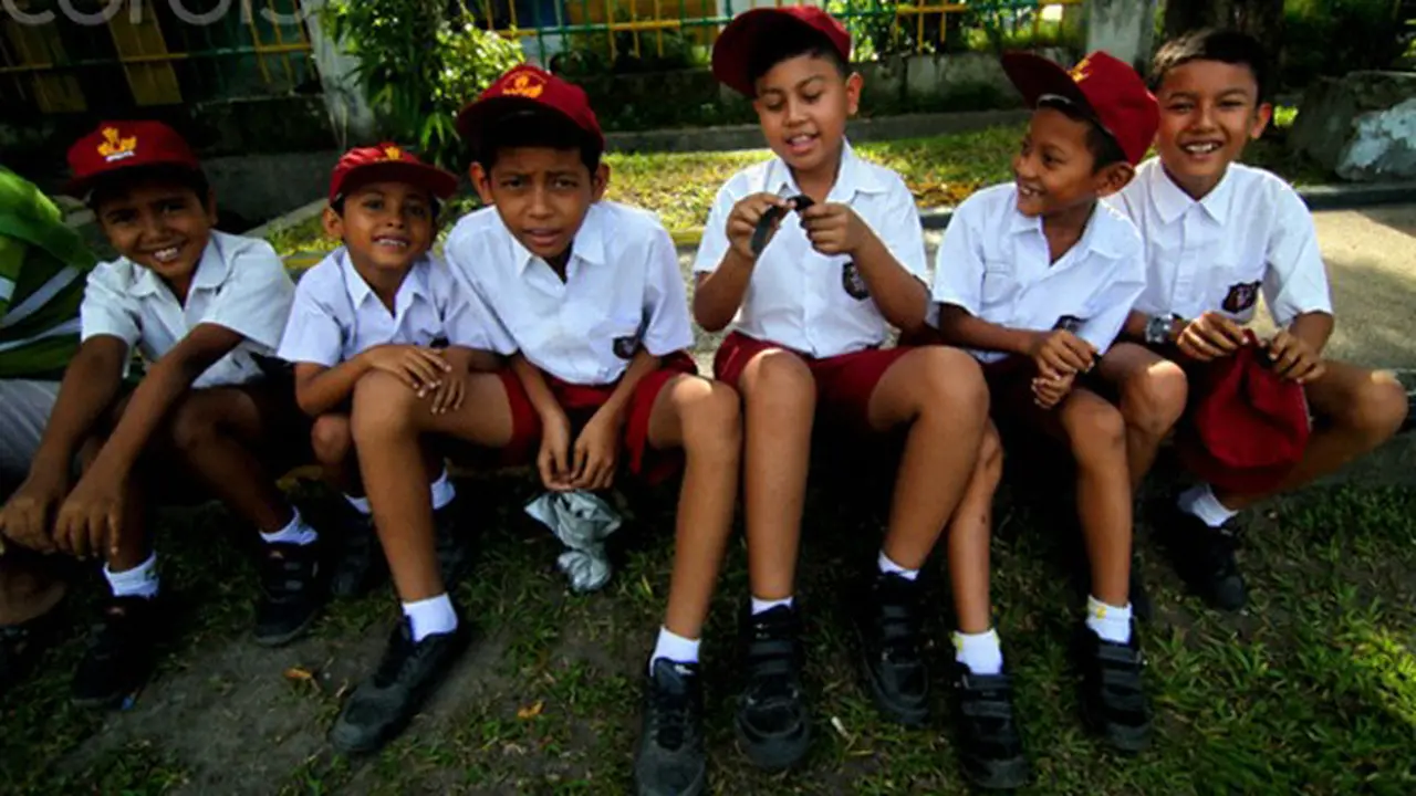 Suka Cita Hari #PertamaSekolah Banjiri Linimasa 