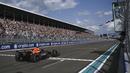<p>Atas kemenangan ini, kini, Verstappen hanya tertinggal 19 poin dari Charles Leclerc yang masih kokoh di puncak. (AP/Darron Cumings)</p>